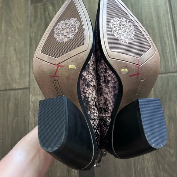 Vince Camuto Gigietta Leather Booties in Snakeskin Sz 8 - Picture 9 of 11